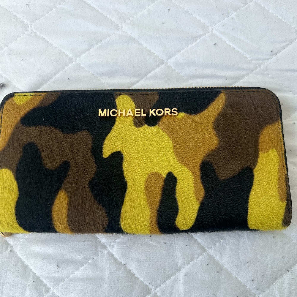 Michael Kors Cameo green wallet super cute